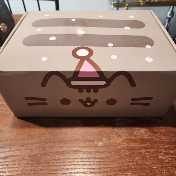 🔴SOLD🔴 Pusheen Box Winter 2018 - 6 out of 8 items BNWT, sealed, unopened - Picture 9 of 13
